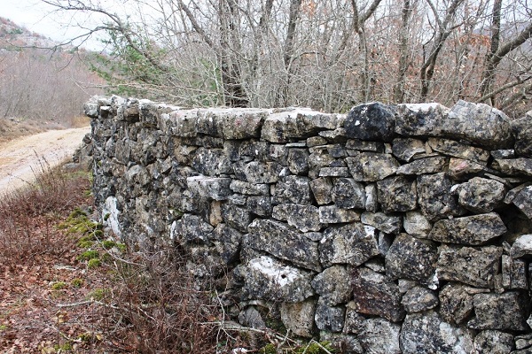 Hercegovački suhozidi bezvremenski čuvari posjeda, dvorišta, ograda…